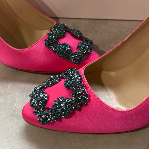 NEW!! 🚨 Manolo Blahnik Hangisi Embellished Pink Satin Pumps Size 6 - Picture 3 of 7